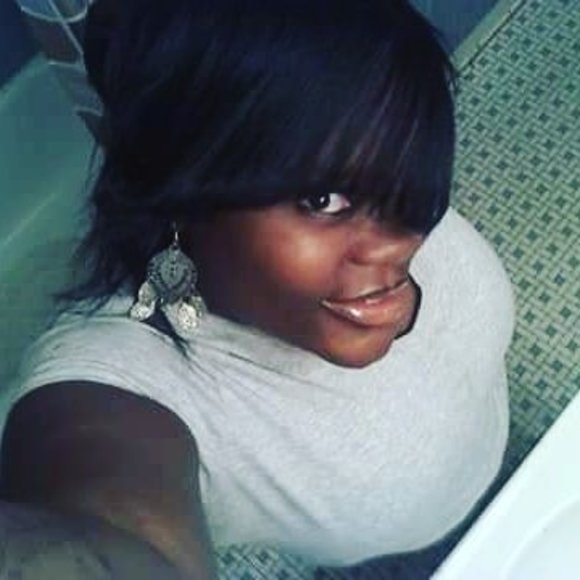 Profile Picture of Dominique Dawson (@dominique26367) on Poshmark