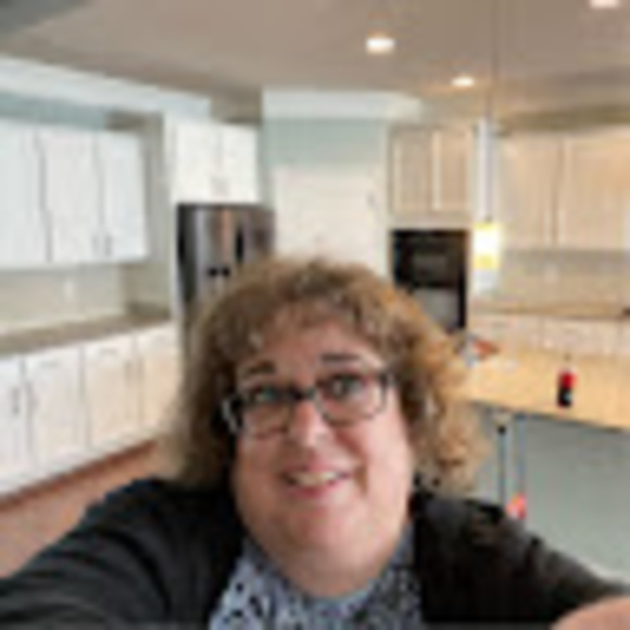 Profile Picture of Doreen Bakalor (@dmbakalor) on Poshmark