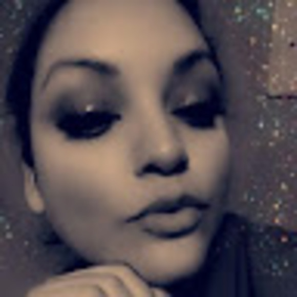 Profile Picture of Rose Olivarri (@roseolivarri) on Poshmark