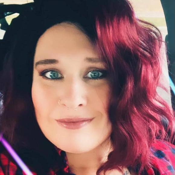 Profile Picture of Shanda Rosebrook (@shandar12) on Poshmark