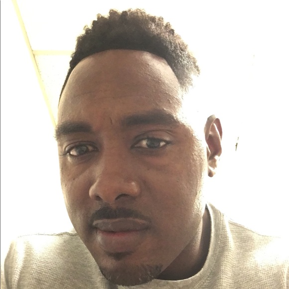 Profile Picture of Donte Howard (@donte_h) on Poshmark