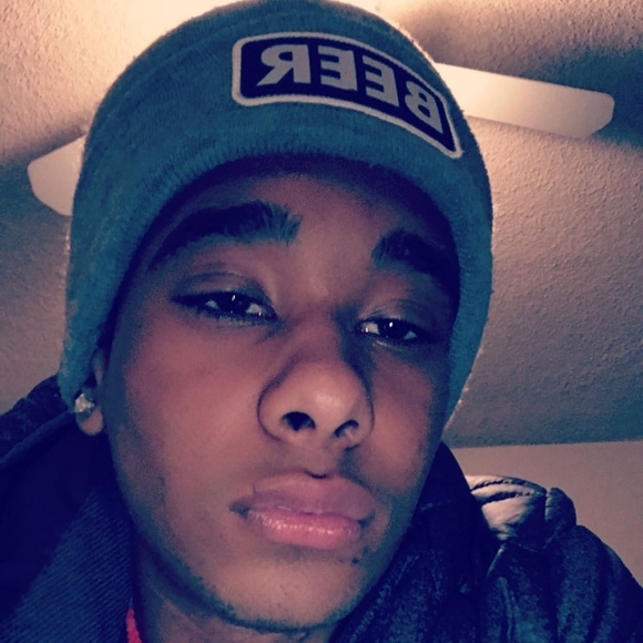 Profile Picture of Andre Thomas (@andrethomas1020) on Poshmark
