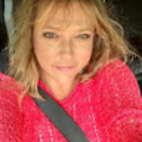 Profile Picture of Jennifer Benson (@jenbenson88) on Poshmark