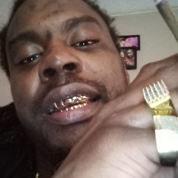 Profile Picture of Antonio Sims (@antoniosims714) on Poshmark