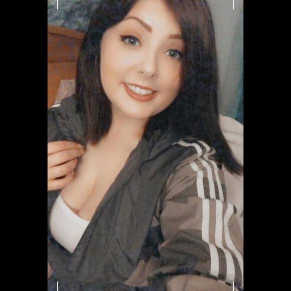 Profile Picture of Aryane Rambone (@aryane96) on Poshmark