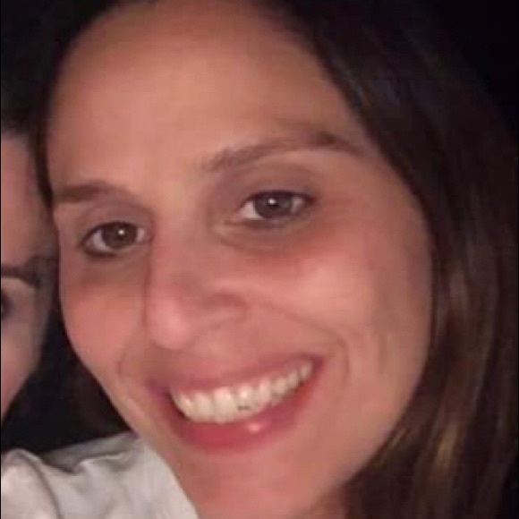 Profile Picture of Danielle Wolfe (@dwolfe9248) on Poshmark