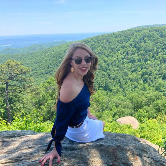 Profile Picture of Elizabeth Conrad (@econrad2) on Poshmark