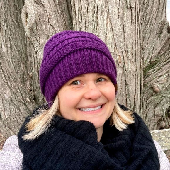 Profile Picture of Crystal Rowe (@crysrowe) on Poshmark