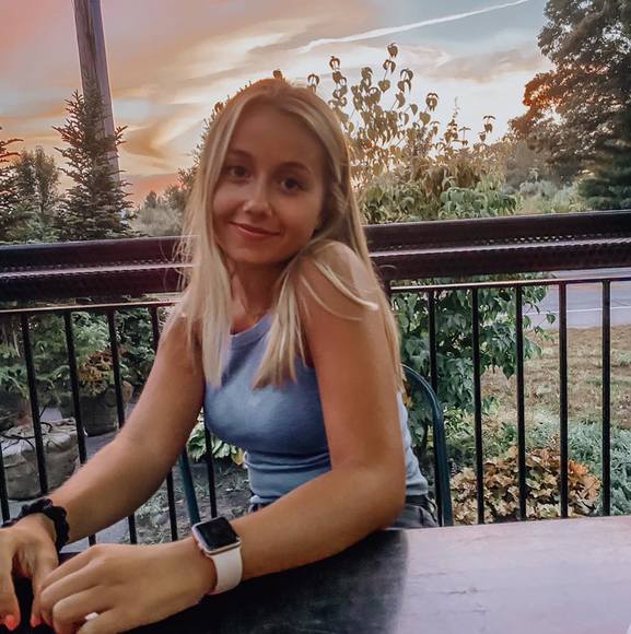 Profile Picture of Helena Melchiori (@helenamelchiori) on Poshmark