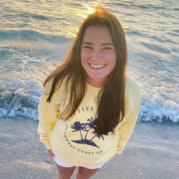 Profile Picture of Abby Brauer (@abbybrauer1) on Poshmark