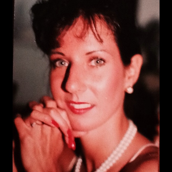 Profile Picture of Terri Roeber (@ravenwolf58) on Poshmark