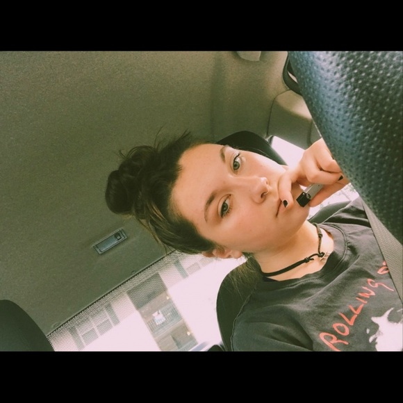 Profile Picture of Alexys Pulsinelli (@alexys6402) on Poshmark