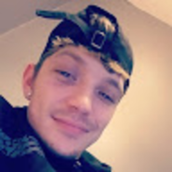 Profile Picture of Matthew Arnott (@matthew6493) on Poshmark