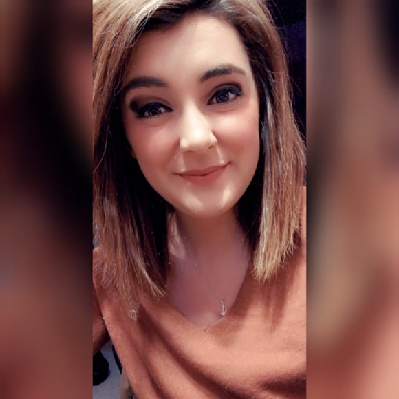 Profile Picture of Sarah Zacharias (@sarahlynn16z) on Poshmark