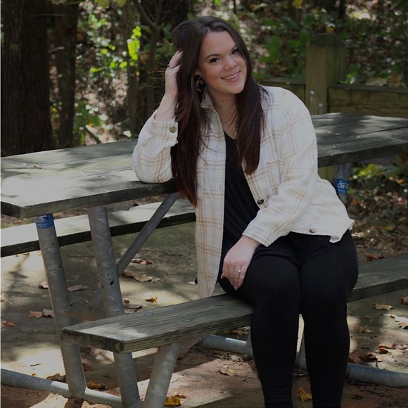 Profile Picture of Ava Harper (@avaharper15) on Poshmark