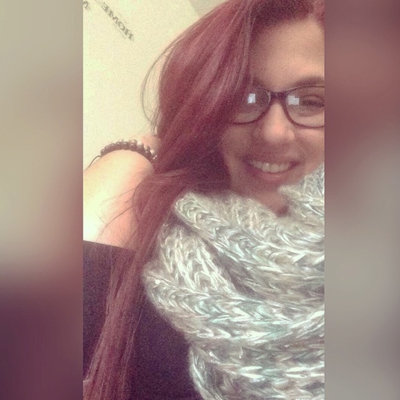 Profile Picture of Kelly Lemme (@kells_0923) on Poshmark