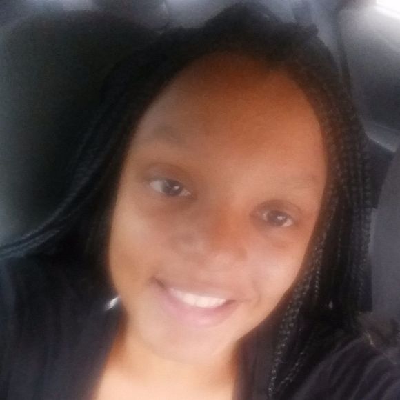 Profile Picture of Titanna Shine (@prettyredd23) on Poshmark