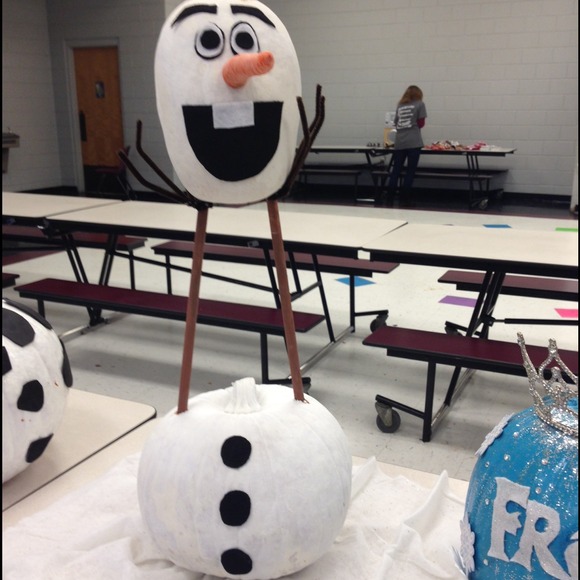 Profile Picture of Allison Calhoun (@allisoncalhoun) on Poshmark