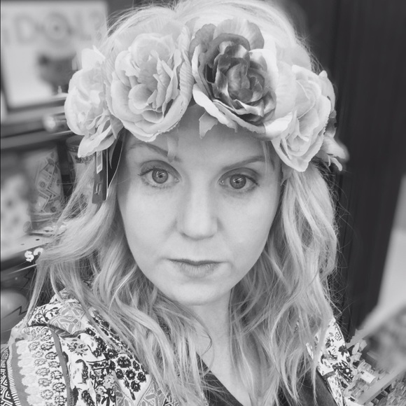 Profile Picture of Ali Walkush (@mommywalkush) on Poshmark