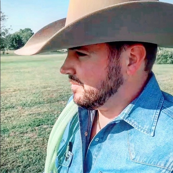 Profile Picture of Ben Gibbons (@thebengibbons) on Poshmark