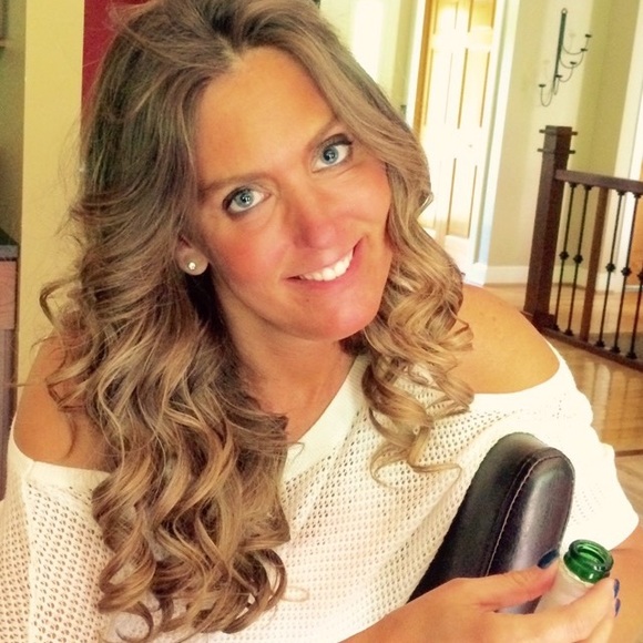 Profile Picture of Tiffany Aalderks (@tiffany01116) on Poshmark