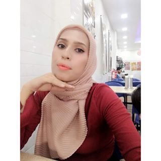 Profile Picture of Ella Muner (@ella.paknell) on Facebook