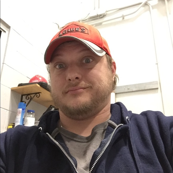 Profile Picture of Erik Oberg (@eboberg82) on Poshmark