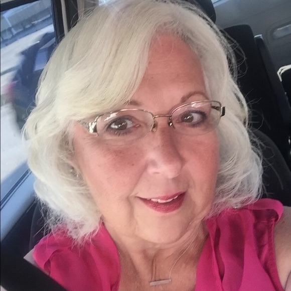 Profile Picture of Mary jo Leonhardt (@kakex1234) on Poshmark