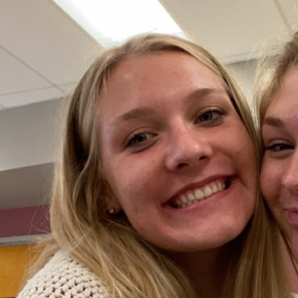 Profile Picture of Ari Kaas (@ari_kaas) on Poshmark