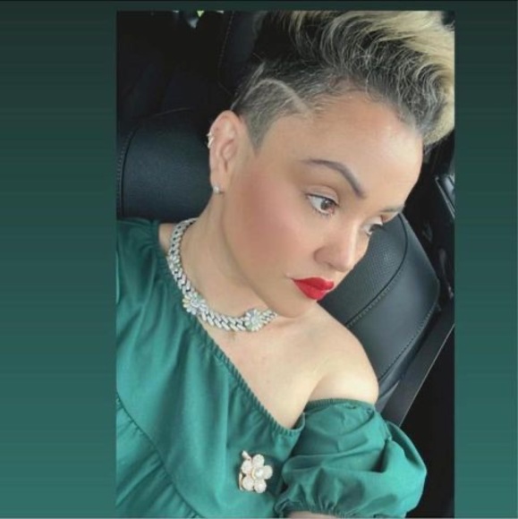 Profile Picture of Newerafashion Newerafashion (@ardillafeliz13) on Poshmark