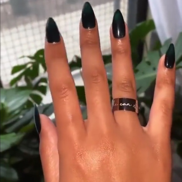 Profile Picture of Bobbi Nixon (@bfnixon81) on Poshmark