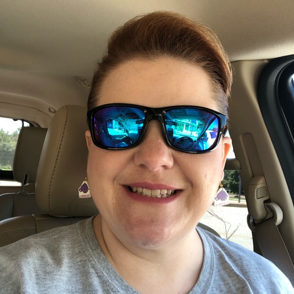 Profile Picture of Tracy Tichenor (@jttich96) on Poshmark