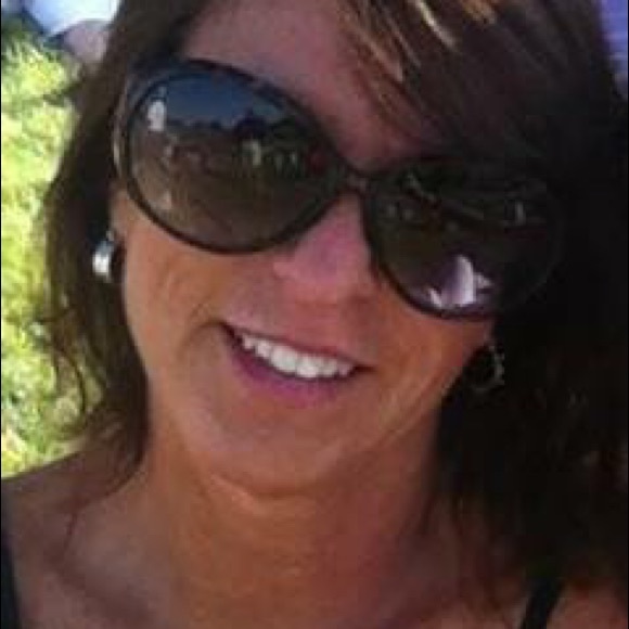 Profile Picture of Beverly Toshol (@toshok) on Poshmark