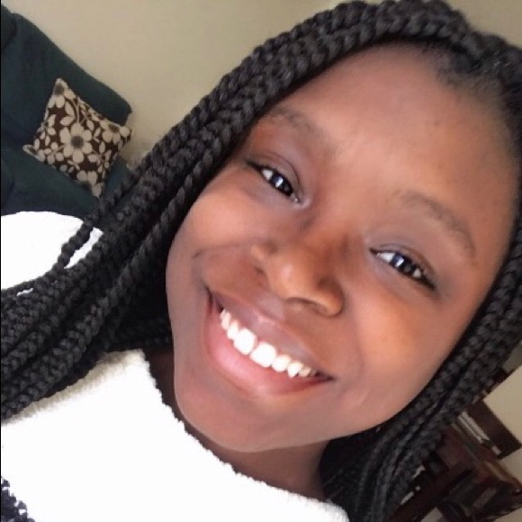 Profile Picture of Savannah Sutton (@vannarose_) on Poshmark