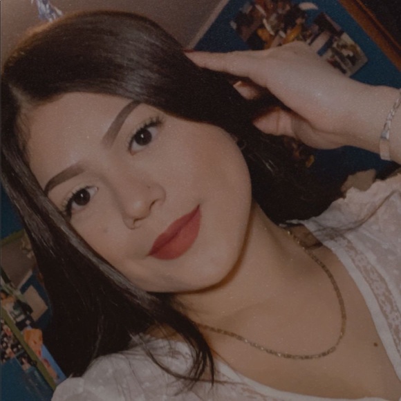 Profile Picture of Cesia Hernandez (@cessnly) on Poshmark