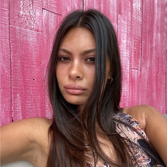 Profile Picture of Sophia Haddad (@haddadsophia06) on Poshmark