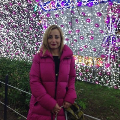 Profile Picture of Tina (@tinamanzi2008) on Twitter