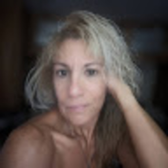 Profile Picture of Michelle Stoops (@michellestoo420) on Poshmark