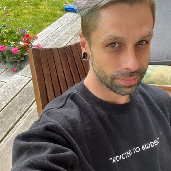 Profile Picture of Dustin Keller (@du_ke1983) on Poshmark