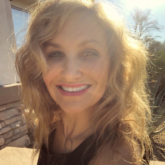 Profile Picture of Dawn Pascale (@dpascale123) on Poshmark