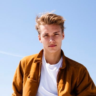 Profile Picture of Everett Matthews (@EverettModels) on Twitter