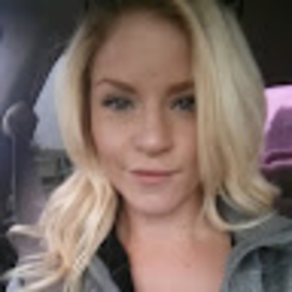 Profile Picture of Brittney Gilday (@brittneygilday) on Poshmark