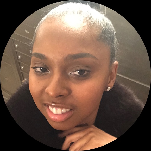 Profile Picture of Joelene Cheathem (@j_cheathem) on Poshmark