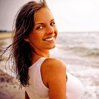Profile Picture of Jennifer Richards (@Jenny_Surfer) on Twitter