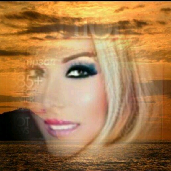 Profile Picture of Candy Dampson (@candycys38) on Poshmark