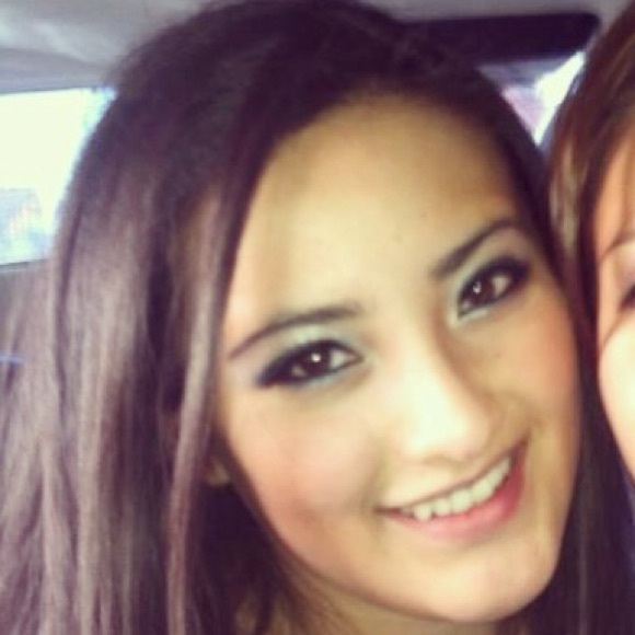 Profile Picture of Claudia Calzadillas (@claudia1112) on Poshmark