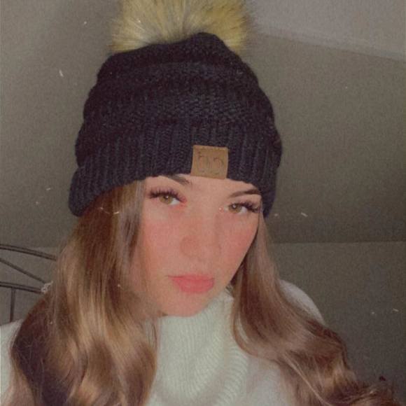 Profile Picture of Callie Weinstein (@calliewei) on Poshmark