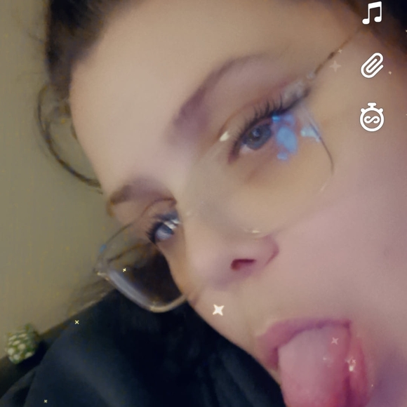 Profile Picture of Dawn Goodman-zarate (@dewitt_dawn) on Poshmark