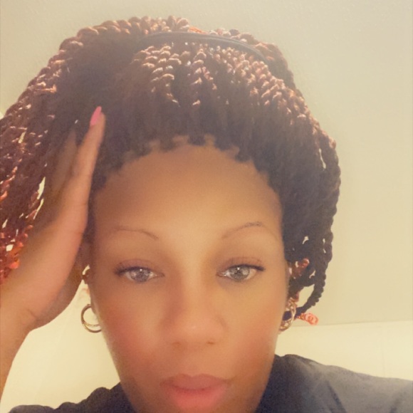 Profile Picture of Lakendra Smith (@lakendralsmith) on Poshmark