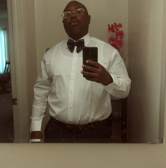 Profile Picture of Rob Moore (@robmoore332) on Poshmark